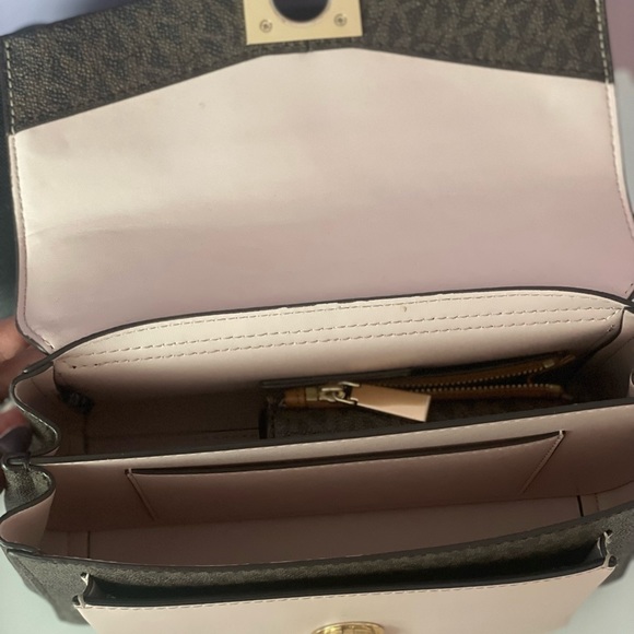 MICHAEL KORS small crossbody bag with trifold wallet. - Picture 4 of 4